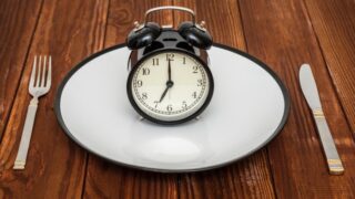 22時間断食でオートファジーを最大化！健康的に理想の体になる方法(ルカ君のfastfitness)